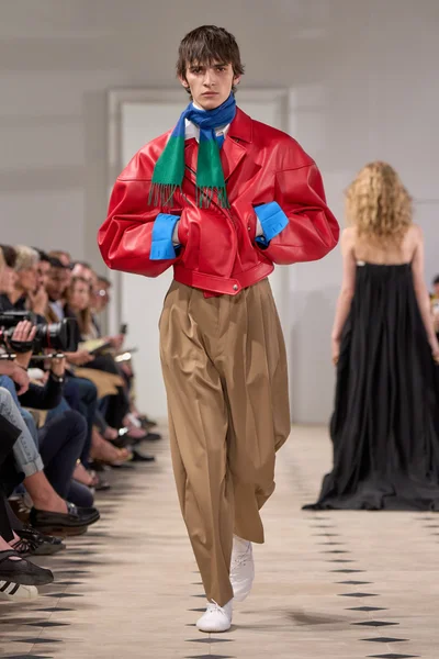 Look 27